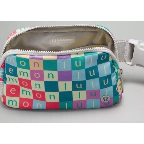 Lululemon Everywhere Belt Bag 1 L Checked Moment Mult Vapor NWT - Picture 5 of 11